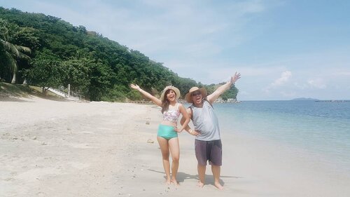 <div class="photoCaption">Special blog post for my dad! 💖 Fam spent Father's Day at Canyon Cove, and a fun photoshoot with my dad featuring some "blogger poses" 😏 HAHA! Check out the full post! Link on my bio. ✨ #Tellemaywhy #TravelWithTelle</div>