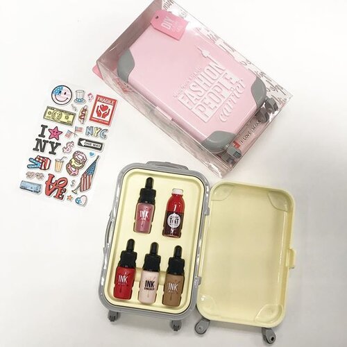 <div class="photoCaption">Isn't this mini luggage lovely? This Fashion People Carrier from @peripera_malaysia comes in two colours - Pink and Yellow. ❤ Which is your favourite? 🙂 #periperamalaysia #clubclio #clozette</div>