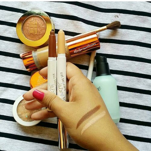 <div class="photoCaption">When the weather's a pain, I stick to lightweight products such as contouring and highlighting sticks. These do not feel as heavy on the skin and can be blended effortlessly. In other news, my visit to the National Art Gallery was memorable 👍 . . .
#colourpop #beautyjunkie #clozette #makeupaddict #makeupslaves #slave2beauty #makeupjunkie #makeupobsessed #makeupfanatic1 #beautyblogger #makeupgoals #hudabeauty #sgmakeup #makeupbloggers #sgbeauty #sgigbeauty #desi #wakeupandmakeup #sgmua #makeupmess #beautytalk #beautyful #flatlay</div>