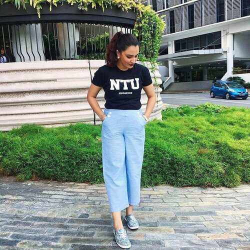 <div class="photoCaption">HELP PLS! I can't believe that I'm graduating in 2 weeks. The science geek in me is struggling to come up with a graduation look. Any ideas dolls? 😂 .
.
.
. .
.
#stylexstyle #clozette #sgig #makeupaddict #makeupslaves #desi #makeupmess #india #beauty #beautyblogger #bbloggers #hudabeauty #makeupblogger #sgbeauty #tagforlikes #sgigbeauty #wakeupandmakeup #fashion #jj_forum #follow4follow #lookbook #lookbooksg #ootd #singapore #style #wiwt #igdaily</div>