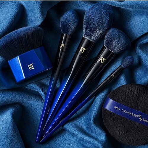 <div class="photoCaption">Hot new picks: Can we take a moment to just admire this beautiful set of brushes? Inspired by Blue Squirrels, Real Techniques is all set to launch a PowderBleu Makeup Brushe line. This 6 piece brush collection (to be sold separately)will launch in July. Look out for cult favourites such as the classic setting and kabuki brushes along with some eye-catching picks like the Soft Finishing Brush. The Navy blue and black colour tones are just 😍. I've adored @realtechniques as a brand for years and I'm excited for the launch. .
.
.
#realtechniques #beautyjunkie #clozette #makeupaddict #makeupslaves #slave2beauty #makeupjunkie #makeupobsessed #makeupfanatic1 #beautyblogger #makeupgoals #hudabeauty #sgmakeup #makeupbloggers #sgbeauty #sgigbeauty #desi #wakeupandmakeup #sgmua #makeupmess #beautytalk #beautyful #makeupbrushes</div>