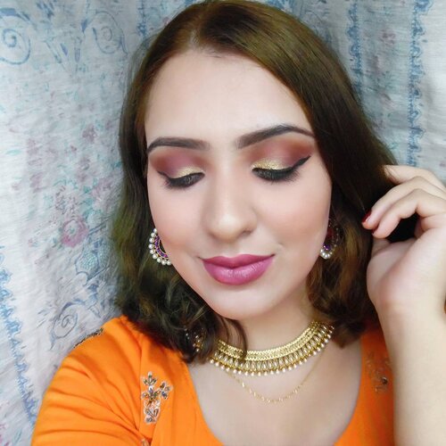 <div class="photoCaption">That pop of olive gold 👑 .
.
.
.
#udsingapore #beautyjunkie #clozette #makeupaddict #makeupslaves #slave2beauty #makeupjunkie #makeupobsessed #allaboutface #makeupfanatic1 #beautyblogger #makeupgoals #hudabeauty #sgmakeup #makeupbloggers #sgbeauty #sgigbeauty #desi #wakeupandmakeup #sgmua #makeupmess #beautytalk #beautyful</div>
