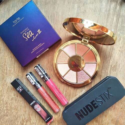 <div class="photoCaption">Graduation is fast approaching and I used that as an excuse to shop. 🎓 😂 #sephorasg .
.
.
.
#makeup #beauty #sephora #instalikes #ifollow#instamakeup #pictureoftheday#makeupaddict #makeupporn#makeupartist #makeupblogger#makeupbyme #beautyaddict #beautyblogger #beautytips #sgbeauty #flatlay #hudabeauty #maquillage#laurag_143 #tagforlikes #likeforfollow #l4l#follow4follow #sgigbeauty #wakeupandmakeup #sgmua #clozette #makeupaddict #slave2beauty</div>