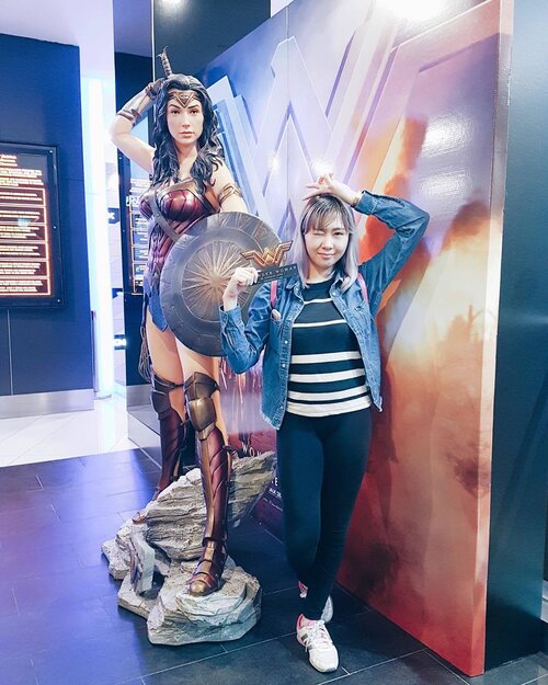 <div class="photoCaption">Last night at Wonder Woman Premiere Screening, thanks to Warner Bros! Throughout the movie my eyes are on the goddess Princess Diana cause she is the definition of gorgeous! Definitely my favourite character among the DC Hero! You guys have to watch it to understand how I feel! 😍
Anyway, I do suggest people to watch it because the movie actually shows the act of humanity, and I do think it's an awareness that people should stop torturing each other cause we together we are the same species, and we are meant to protect each other, not the god.
So do you guys agree? 🙂
#WonderWomanMY
#WonderWoman</div>