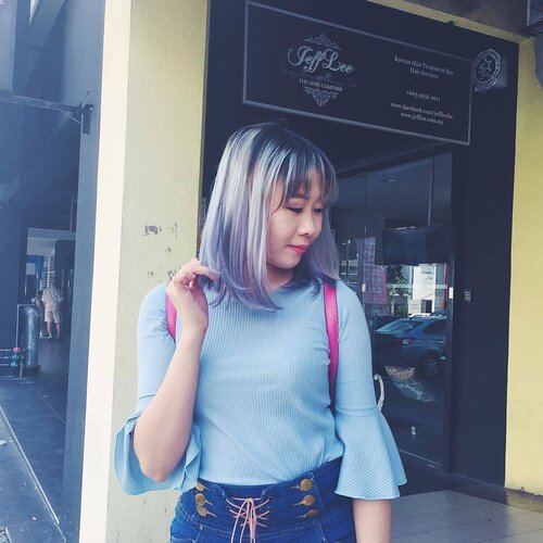 <div class="photoCaption">People keep on asking me if I dyed a new hair colour again every time when it fades to a different colour. The last time I dyed is that denim blue!
I also received a lot of questions asking how I maintain my hair colour. Well, you might not wanna follow cause I only washed my hair once a week, my best friend is dry shampoo! 😂
Now my hair is almost silver with some help of my purple shampoo! Loveeee 😍
#jeffleethc #kerastasemy #clozette #hair #silverhair #butterflymsia</div>