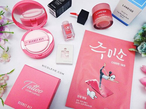<div class="photoCaption">All about pink Korean products! Detailed review on all of these 5 products from @altheakorea's #PinkVibeSet box is up in my blog! (Direct link in bio)
//
#altheakorea #flatlay #pink #kbeauty #beautyproducts #clozette #butterflymsia #makeup</div>