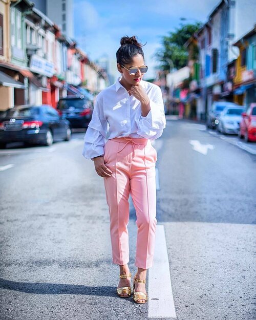 <div class="photoCaption">Pastel Pink, White Ruffles and Metallic Touches are the perfect combination for Saturday 😎✨</div>