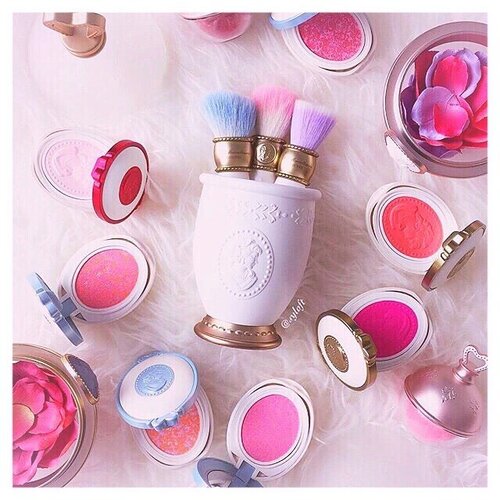 <div class="photoCaption">Ultimately, my favourites. #shopaholic #kbeauty #blusher #rose #hokkaido #haul #japan #igsg #clozetter #clozette #flatlay #beauty #beautyblog #makeup #beautyblogger #blogger #fashionblogger #sapporo</div>