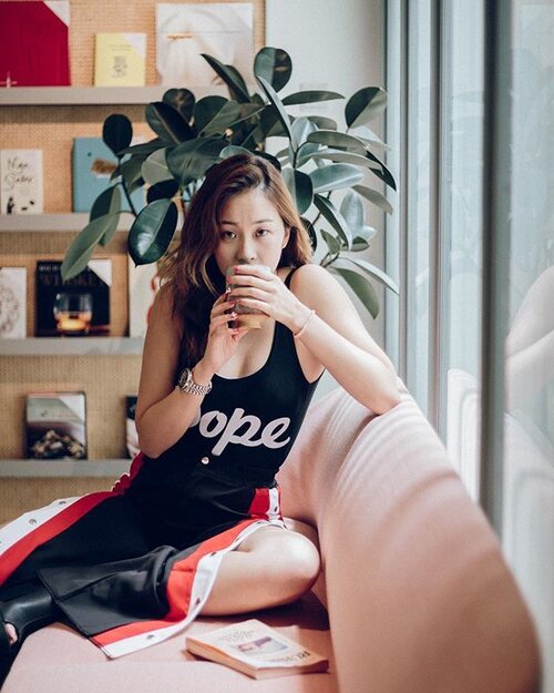 <div class="photoCaption">🍵📓✨👌🏻 | Happy Friday! If you haven't already seen my recent lookbook, the link's in my bio 🙊💕 .
.
.
.
#ootd #clozette #coordinatesoffrisbee #lookbook #lookbooksg #igers #igsg #sgblogger #fashionblogger 📷: @lensofmira</div>
