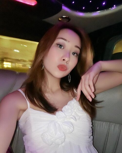 <div class="photoCaption">T R 8 0 📷✨ | Spent my evening cruising around town in a Lotus Limo thanks to @casiosg and @myfatpocket! Damnnnn, traveling in style for real 😎 Gotta say I'm pretty darn impressed by the TR80's Low Light Performance. ZERO EDITS. And Bluetooth transfer was such a Breeze w EXILIM Connect 🌬
.
.
.
.
#exilimsg #TR80sg #LotusLimo #coordinatesoffrisbee #ootd #clozette #lookbook #lookbooksg #igers #igsg</div>