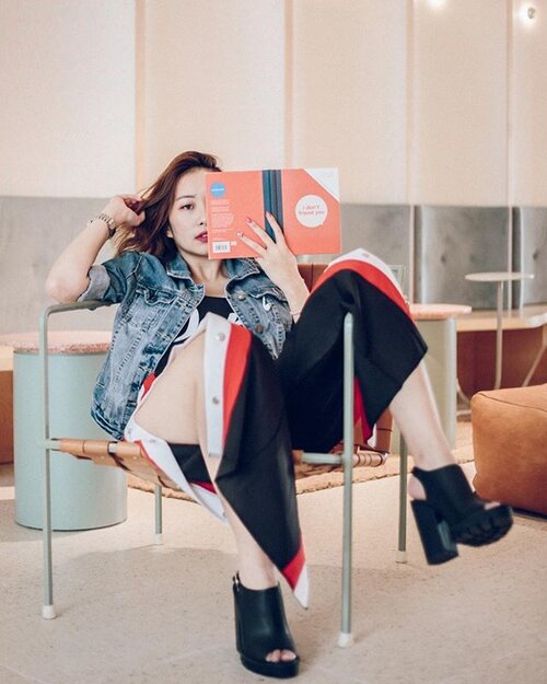 <div class="photoCaption">📓✨ | My lookbook blog post is up! Check, check, check it out! Link in bio 💯❤️🙌🏻
.
.
.
.
#ootd #clozette #coordinatesoffrisbee #lookbook #lookbooksg #igers #igsg #sgblogger #fashionblogger 📷: @lensofmira</div>