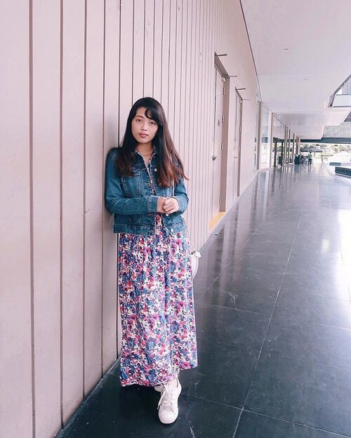 <div class="photoCaption">Sorry for the short hiatus, guys! 🙈 Since it's not summer anymore (😭), I'm styling my beach maxi dress with a denim jacket to give a more casual look. Whatchathink? 💕
#TheMermaidLookbook #clozette</div>