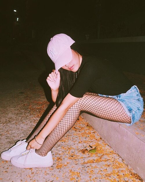 <div class="photoCaption">T o o tired to function... 🍂
〰
Calling out all bloggers, influencers, instagrammers, wannabes and aspired ones: The Blogger Band @blogger.band is down to recruiting the last few members of the community for this month! If you're interested, head out to their Instagram and drop them a message! 🙏🏼
〰
Shot by Chanel
#clozette #teamshirubi #castedph #GLYGetups #bloggerbandfam #pilipinasootd @pilipinasootd</div>