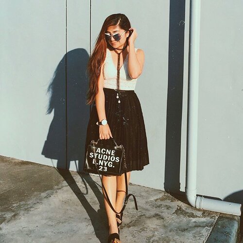 <div class="photoCaption">A combination of Lace top, Metallic pleated skirt and Tassel shoes today. #clozette</div>