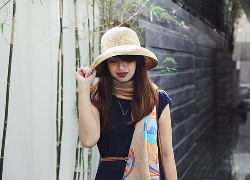 <div class="photoCaption">"Live the full life of the mind, exhilarated by new ideas, intoxicated by the romance of the unusual." ~Ernest Hemingway
#ootd #clozette #fashion #portrait #girl</div>