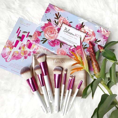 <div class="photoCaption">Blooming into Sunday with gorgeous brushes from @bloomkit 🌷Super soft, and I love the pink ferrules 💕 Happy weekends!
-
-
-
#clozette #pink #bloomkit #makeuptalk #makeupmess #makeuppicks #makeuplover #makeupjunkie #makeupaddict #beautyaddict #makeupobsessed #beautyjunkie #wakeupandmakeup #igsg #igsgbeauty #beautybloggersg #slave2beauty #instabeauty #instadaily #makeupbrushes #brushes</div>