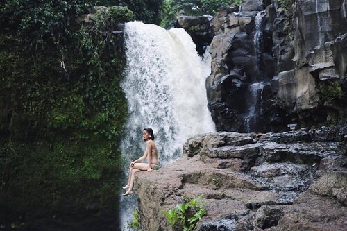 <div class="photoCaption">"The point is that when I see a sunset or a waterfall or something, for a split second it's so great, because for a little bit I'm out of my brain, and it's got nothing to do with me. I'm not trying to figure it out, you know what I mean? And I wonder if I can somehow find a way to maintain that mind stillness."
- Chris Evans
👙💦😍
#clozette</div>