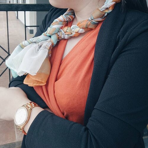 <div class="photoCaption">Work outfit with braided scarf👌 #Clozette
werk. . .werk. . . werk✏ #SummerClass</div>