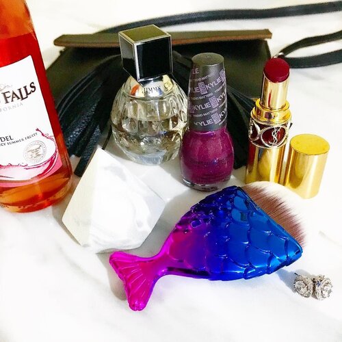 <div class="photoCaption">Loving these two💋 @InkHeart_Winter #Mermaid #Brush it blends liquid and cream products flawlessly & @MissBellaPH #Diamond #Sponge which is exactly (Dupe) the same quality as the RT Miracle Diamond Sponge at a way cheaper price💘💘💘💘💘💘</div>
