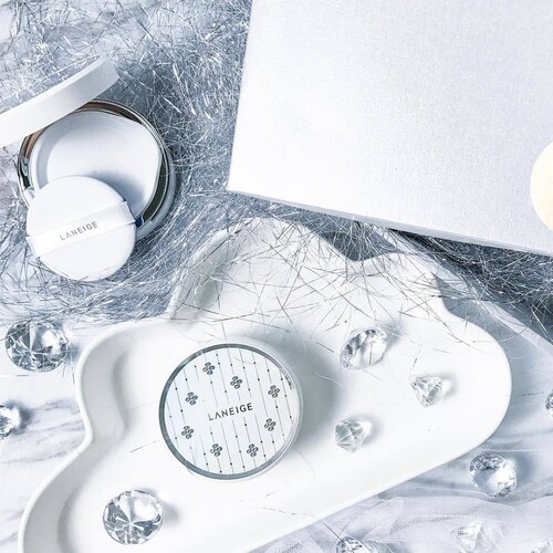 <div class="photoCaption">Big big yes to limited edition of my fav LANEIGE BB Cushion with Crystals from Swarovski®! Adding some glamour to my makeup routine , what is there not to love? Get your hands on LANEIGE BB Cushion Crystal Edition exclusively at all LANEIGE boutiques. These babies are priced at SGD S$59.00 and available in 3 shades - #13, #21 and #23!! I am using #21, what about you??</div>