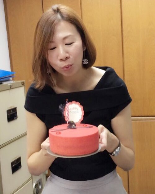 <div class="photoCaption">I really have a wonderful #birthday this year , Cos of many surprises... this cake is from my boss ❤️❤️
.
.
#ootd #ootdsg #ootddaily #ootddress #ootdshare #singapore #fashionphotography #fashiondiaries #fashiongram #fashion #clothes #clothing #clozette #clozetteootd #fashionista #justmystyle
#selfie #每日一照 #每日穿搭 #每日一笑 #每日一句 #每日一拍 #ootdcasual #happy #happygirl #happyme #shanghai #missingyou #china</div>