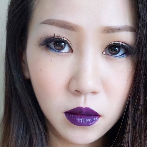 <div class="photoCaption">Bold is in.
Taking part in one of those try me styles: rimmed eyes and funky lips.
Face
- @cliosingapore Face kill cover-03
Brows
- @innisfreesingapore ultrafine browcara-Honeybrown
- @erabellesg brown pencil-brown
Eyes
- @thebalm_cosmetics -Nude
- @limecrimemakeup Aquataenia mermaid palette
- @urbandecaycosmetics Gwen Stefani
- @bohktoh_official falsies
-Clio kill black Liner
Lens
-Decorative-honey brown
Cheek
-L’Oreal Lucent Magique Cushion Glow Blush-Sun kissed Coral
- @etudehousesingapore lovey cookie blusher-05 apricot pudding
Lips
- @palladiosg velvet matte cream Damask
#dblchinfotd #dblchinmotd #clozette</div>