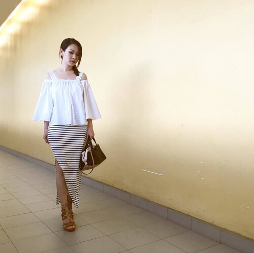 <div class="photoCaption">A totally pointless ootd which has no significant value; all I can say is I bought everything myself. Lol. 📷 @silver_ang
#clozette #dblchinlotd #dblchinootd</div>