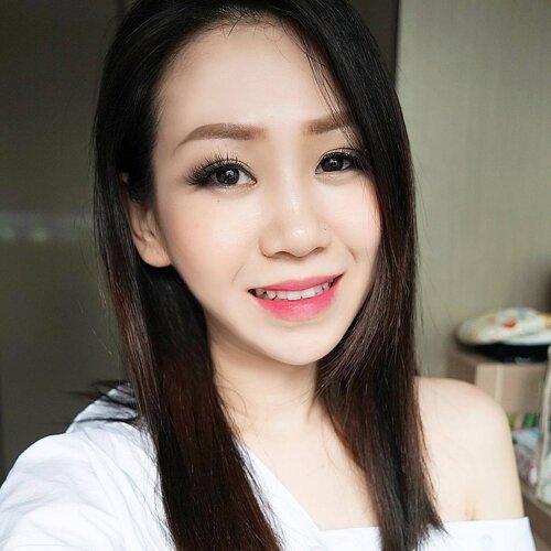 <div class="photoCaption">Flash back Friday with an old #dblchinmotd
This look is created with makeup I recently bought from L'Oréal expo sale.
Read more about my loots over at dblchin.com (Link in bio)
#dblchinfotd #clozette</div>