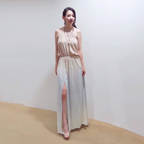 <div class="photoCaption">Decking out in @shoptobi for last week's important event.
This piece, Angelica blush multi maxi is a good mixed of casual and formal altogether. Loving the sandstone shade and double spilt front panel revealing that subtle sexiness; legs. 📷 @jas.crl
#dblchinootd #dblchinlotd #clozette</div>