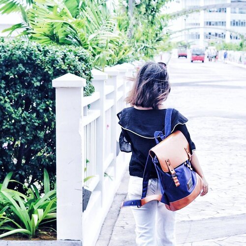 <div class="photoCaption">Cheers to that long weekend 💙
.
#travel #GastonLuga #fashion #glwashere #clozette</div>