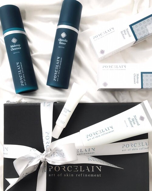 <div class="photoCaption">💁🏻Recently at Porcelain Face Spa, I tried out their new skin discovery, an in-depth analysis of the skin's condition that highlights the moisture & sebum level, pores, spots, keratin, acne, wrinkles & the skin's age...
🎀Through the skin discovery analysis results, it allows you to know for sure what your skin needs more care of... ♦️They have also changed the structure of their facial package.. Instead of buying multiple sessions of a single type of treatment, each package is customised specially to your skin...
🌟In addition, they've launched an introductory set into their skincare range, The Cleansing Ritual Set, to emphasize the importance of proper cleansing 💕...
1️⃣Revive Makeup Cleanser features ingredients Orchid, Chamomile & Calendula Flower Extracts - Used as a pre-cleanser...
2️⃣Revive Natural Skin Refiner features ingredients such as Aloe Vera, Plant Enzymes, Natto Extract & Vitamin E - Used after cleansing as a gentle exfoliator which helps remove dead skin cells. Also can be used as c cooling mask to reduce inflammation...
3️⃣Revive Glycolic Toner contains Witch Hazel, Gylocolic Acid, Sea Salt & Ascorbic Acid - An alcohol-free, clarifying toner that balances the skin's pH level & also hydrated & brightens the skin...
4️⃣Balance Hydra Clear Gel (in trial size) contains Witch Hazel, Tea Tree Oil, Willow Bark & Lemon Extract - Used as a moisturizer & also an be used on blemishes as a spot treatment...
✳️Enjoy free shipping when you use the code "Crystal" on www.shopporcelain.com & the set is going for a special price of SGD159 currently!! (Actual price is SGD229).. Will try them out & report again soon. 😉</div>