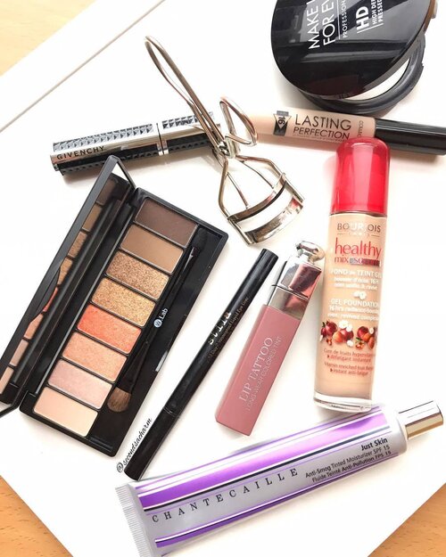 <div class="photoCaption">Mixing it all up for this Saturday 🙆🏻... Featuring an international array of Beauty products - #WLab from 🇰🇷, #ShuUemura from 🇯🇵, #Bourjois, #Dior, #MakeUpForever & #Chantecaille from 🇫🇷, #Stilacosmetics from 🇺🇸, #CollectionCosmetics from 🇬🇧! ⭐️⭐️Anyone heading to the NDP preview later? 🤗🤗</div>