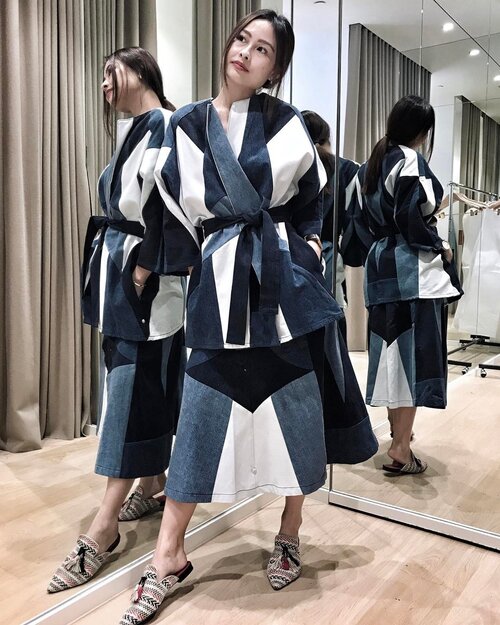 <div class="photoCaption">THIS denim ensemble from Maje's latest capsule denim collection 🙌🏻 #Clozette #MajeSingapore</div>