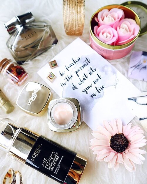 <div class="photoCaption">Hope your weekend is going great and tomorrow is going to be Mother’s Day!👩👧 I am planning to bring the mama out for dinner after work but here are some gift ideas just in case: •
💝L’Oreal Age Perfect Skincare Range // My mum is always asking me for anti-aging skincare and I gave her these to use when they were launched in March. This range combines truffle complex with royal jelly to help reduce the appearance of wrinkles and pigmentations as well as firm up saggy skin. 💝Perfume // My mum likes the scent of this so I figured why not feature it here! 💝Handcrafted Soaps // Besides being functional, handcrafted soaps are aesthetically pleasing and they smell great. The ones featured here are from @sandomecura •
#clozette #lorealparissg #ageperfect #sandomecura #guccibamboo #mothersdaygift</div>