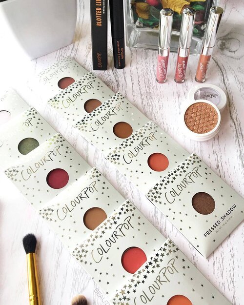 <div class="photoCaption">Happy Friday! Got myself quite a few of the @colourpopcosmetics Single Pressed Powder Eyeshadows when they had the free international shipping and 3 shadows for USD 10 promotion 🤗
•
These shadows are growing on me and despite getting less product in the pan as compared to @makeupgeekcosmetics or @morphebrushes, the formulation is still pretty darn good in my opinion. I rarely ever hit pan anyway, so this is an affordable way to get a larger variety of shades 😉
•
#clozette #colourpopcosmetics #colourpopcult #colourpopfun #eyeshadows</div>