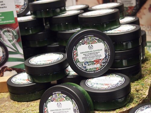 <div class="photoCaption">I love it when brands do their part in the communities and wildlife conservation. £1.30 from each @thebodyshopmalaysia Amazonian Saviour Multi-Purpose Balm (RM59) sold will channel into building bio-bridges around the world.
ICYDK, Bio-bridges serves as a link for isolated and endangered animals so that they can move around to breed and thrive. It's also important to support the local communities that need to use these bridges to deliver naturally-derived ingredients as @thebodyshop has been supporting Community Trade for the past 30 years.
.
.
.
.
.
#thebodyshop #thebodyshopmalaysia #multipurposebalm #streetlovebeautyblog #beautyaddict #makeupaddict #makeuplovers #makeupobsessed #makeupjunkie #beautycommunity #instabeauty #flatlay #sephoramy #clozette #sgigbeauty #beautyflatlay #blogreview #crueltyfree #communitytrade #charity #amazoniansaviour #naturalskincare #instaskincare #skincarereview #skincarecommunity #iloveskincare #365inskincare #skincareobsessed #skincarejunkie</div>
