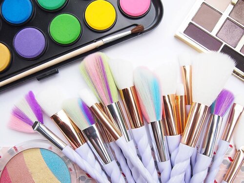 <div class="photoCaption">The colorful unicorn makeup brushes 🦄 looked pretty in photo but the real one, not so much. The plain one however are my favs 💕
.
.
.
.
.
.
#unicorn #unicornmakeupbrushes #makeupbrushes #eyebrushes #favebrushes #brushesfordays #cleanbrushes #makeupbrushhoarder #streetlovebeautyblog #bbloggers #beautyjunkie #beautyaddict #beautyflatlay #flatlay #mybeautifulmess #makeuplovers #makeupobsessed #beautycommunity #instabeauty #instamakeup #clozette #sgigbeauty #sephoramy #sephoramalaysia</div>