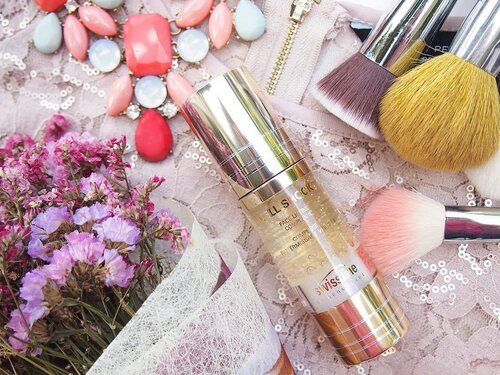 <div class="photoCaption">A bottle of gold goodness 😍
This Cell Shock Face Lifting Complex II is a newly improvised classic from @swissline.skincare .
Right off the bat, it is one expensive product. RM698 expensive! But does it work? Thoughts will be on the blog tomorrow 😝
.
.
.
.
.
#swissline #swisslinecellshock #faceliftingcomplexii #luxurybeauty #facelifting #antiagingserum #flatlay #beautyflatlay #streetlovebeautyblog #bbloggers #sgigbeauty #sgigskincare #myigbeauty #instabeauty #instaskincare #beautyaddict #beautyjunkie #skincareblog #skincarereview #skincareobsessed #skincareroutine #skincarecommunity #skincarejunkie #iloveskincare #clozette #clozetteambassador #365inskincare #beauty</div>