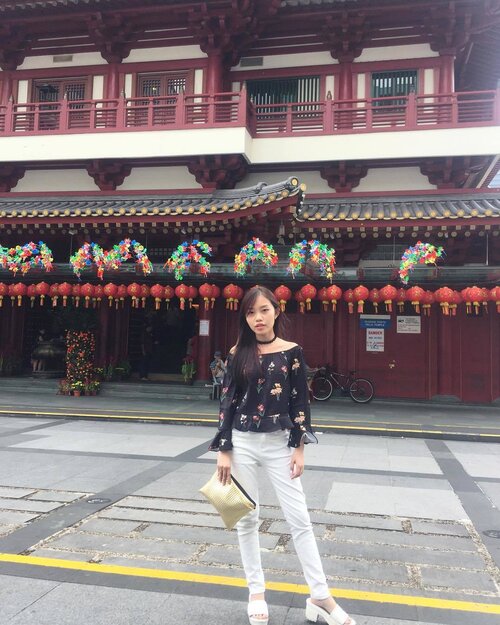 <div class="photoCaption">Obsessed with off-shoulder and flare sleeves lately 🎋-
•
•
•
#carinnxootd #zaloramy #mynewzalora #clozette #iFlookboard #chor4 #carinnxtravel</div>