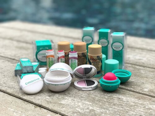 <div class="photoCaption">Trying out @omorosecosmetics makeup lately, I really love the Lip Dressing lip balms and blusher! Stay tuned for my review!
•
•
•
#carinnxmotd #omorosecosmetics #clozette</div>