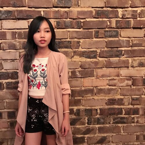 <div class="photoCaption">My 7yo cousin has the potential to be my next #instagramboyfriend 🙊😂
•
•
•
#carinnxootd #throwback #clozette #iFlookboard</div>