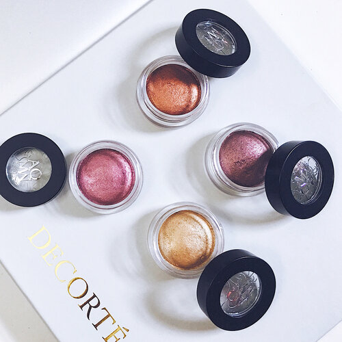 <div class="photoCaption">~~tried out the @decortemy little eye pots, AQMW Eye Glow Gems with a simple look, texture is extremely soft, gel-like almost, finishes with a shimmery wash of colours: .
..
.
1. Lower outer corner of the eyes GD080 2. upper inner corner PK880 3. Outer corner BR384 and 4. Middle of the eye lids BR381. .
..
Fun combo to play with and super easy to apply 😍😉😘 have a luminous long weekend ahead, lovelies~~</div>