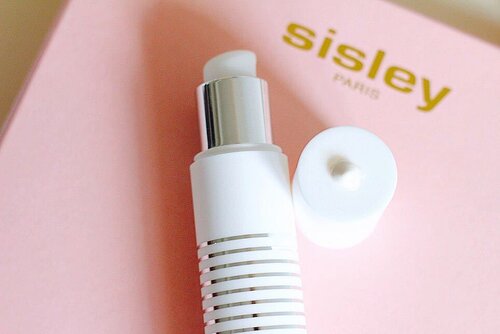 <div class="photoCaption">~~the best sunscreen fluid that we have used so far in terms of its tactile and sensorial experience, second to none! though the price is not for the faint hearted 😉 read all about our experience with this gorgeous sun protection via our blog! #MySisleyParis moment was truly an unforgettable one~~ new blog post up now! thanks thanks #sisleyparismalaysia for the love 😍😉😘</div>