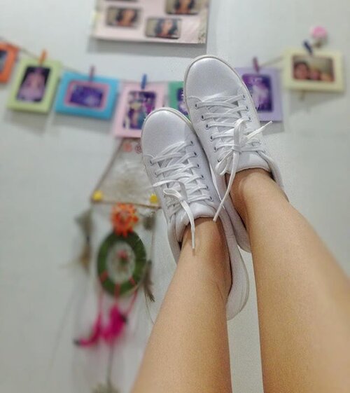 <div class="photoCaption">White shoes ready for winter. #winterishere 😅😂
.
.
.
.
.
#bloggerbabes #clozette #clozetter #clozetteph #lifestyle #style #styleblogger #stylebloggerph #wanderingposh #wander #blogger #bloggersunitedph #bloggerph #travelph #whattodoph #lifestyle #detox #sweetlife #sneakers #whitesneakers #whiteshoes</div>