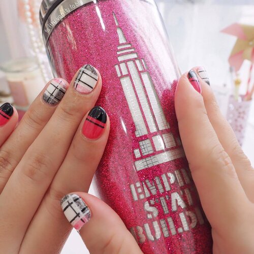 <div class="photoCaption">💅🏻#Nailporn by @etudehousesingapore Vivo City. Thank you Etude House and @nibi0310! 😘 - With my favorite memento & building of #NewYork. #EmpireStateBuilding 👉🏼Have you read my latest blog post about tips on travelling to the Big Apple 🍎? #linkinbio #clozette #manicure #travelwithFaithy</div>