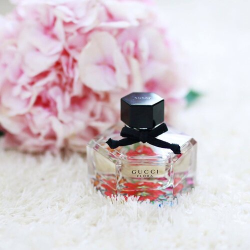 <div class="photoCaption">Whether it's for a cheeky party or casual weekend out, Gucci Flora is my go-to fragrance. I love how it makes me feel like a modern woman with a touch of youthful and feminine spirit. I'm ready to dance the night away, are you? #Gucci #Clozette</div>