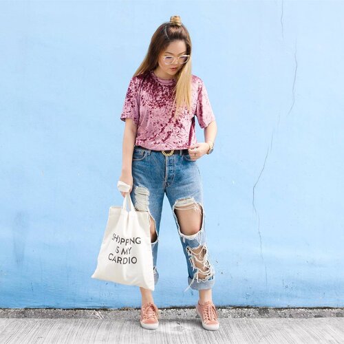 <div class="photoCaption">Keeping things casual with this Kristin Crushed Velvet Tee c/o @pomelofashion! Velvet is probably the last thing anyone would wear in Singapore considering how crazy hot the weather has been, but this tee has been surprisingly comfortable and actually bearable to wear in this heat! ☀️ I paired it with the most ripped up @levis jeans I thrifted from @wego_official Japan, that really ought to be considered as just shorts because it's so airy 🌝🌬 P.S. Finally getting back to the swing of things after three weeks of not posting on social media 😱😳 Where did all that time go! 🤷🏻♀️ #trypomelo #clozette #hlrysadverts #glampalmsg #ootdmagazine #ABMstyle #acolorstory #flashesofdelight #thatsdarling #colorventures #pursuepretty #lookbook #asseenonme #classyandfashionable #aboutalook #streetstyleluxe #ootdwatch #stylemacarons #momentsofchic #howihue #walltraveled #kimagegroup #colourcolourlovers #colorsplashes #ootd #zalorasg #somethingborrowed #mondaysundays</div>