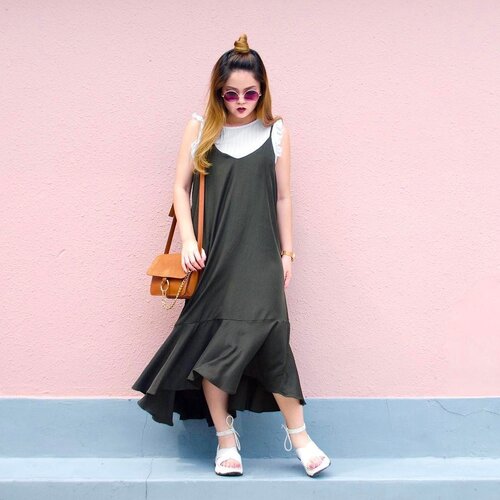 <div class="photoCaption">Been living in drop waist dresses like this Malia Ruffle Hem Slip Dress c/o @pomelofashion as of late because they're just so darn comfortable! So glad I found more drop waist dresses (totally forgot I even bought them 😂) when I sifted through my closet recently. Yay to more new clothes! Hehehe #trypomelo
P.S. guess who's the new owner of a @dysonhair dryer? 😏 Big thanks to @sephorasg for their 20% storewide discount, happening till 7th May in stores and on the app (shopping here's so fuss-free, it's dangerous for my wallet)! 💸 #sephorasg #clozette</div>