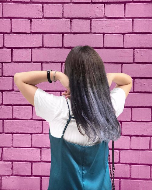 <div class="photoCaption">#throwback to when my hair was looking a little more like this thanks to Ping, my stylist at @kimagegroup 😍 Almost time to go back for a colour refresh — should I get more silver or more blue this time? 🤔 #kimagegroup #hvvwearit #hvvgirl #clozette #hlrysadverts #glampalmsg #ootdmagazine #ABMstyle #acolorstory #flashesofdelight #thatsdarling #colorventures #pursuepretty #lookbook #asseenonme #classyandfashionable #aboutalook #streetstyleluxe #ootdwatch #stylemacarons #momentsofchic #howihue #walltraveled #kimagegroup #colourcolourlovers #colorsplashes #ootd</div>