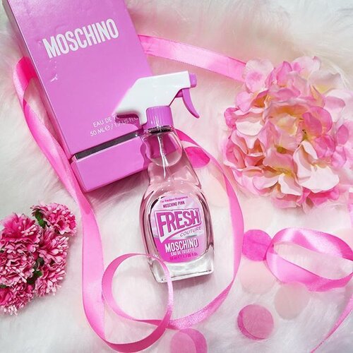 <div class="photoCaption">Keeping fresh with @Moschino's new #MoschinoPink fragrance! 💖
Stored in a really cute bottle, the floral scent is light and not too sweet. Makes for a good gift as well. 🌸
#MoschinoPinkFreshCouture is available at #MetroSingapore Paragon. Grab yours today! 💕
#MoschinoPinkFreshCoutureSG #clozette #theinfluencernetwork #moschinofragrance #fragrancelover #fragranceoftheday #fragranced #fragranceaddict #fragranceobsessed #fragrancereviews</div>